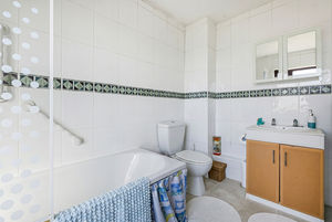 Ensuite- click for photo gallery